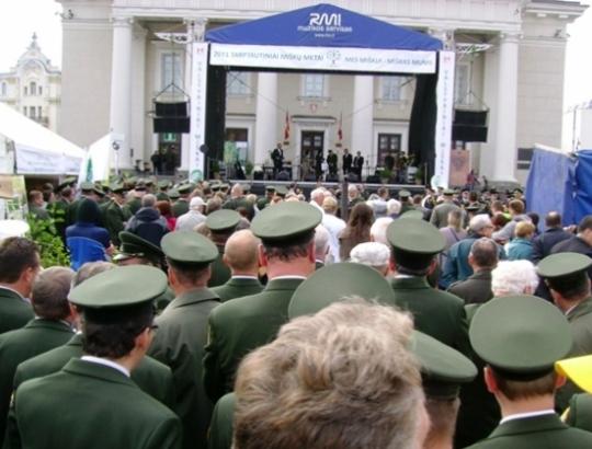 Vilniuje Rotušės aikštėje šeštadienį šurmuliavo miškininkai